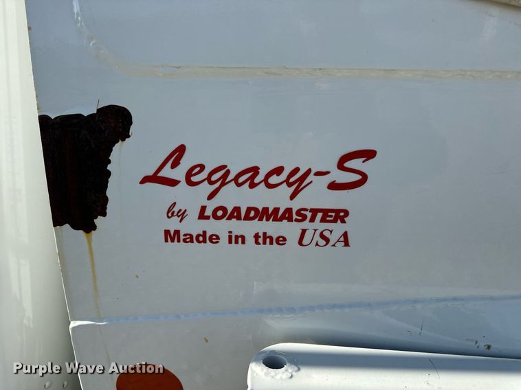 image for item DV1922 2017 Peterbilt 337 refuse truck