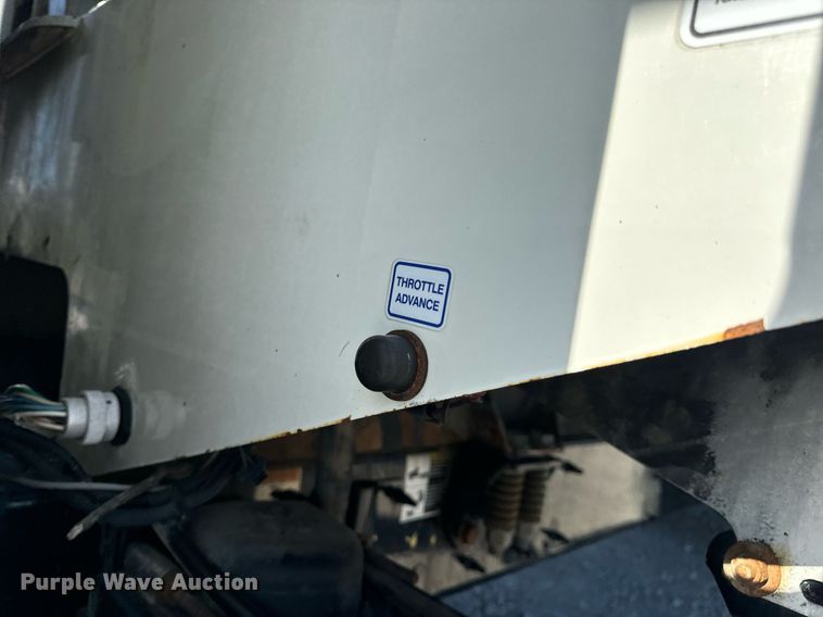 image for item DV1922 2017 Peterbilt 337 refuse truck