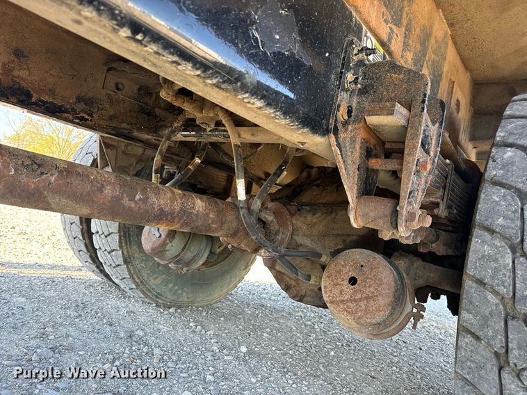 image for item DV1922 2017 Peterbilt 337 refuse truck