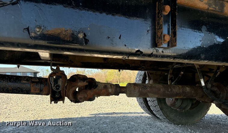 image for item DV1922 2017 Peterbilt 337 refuse truck