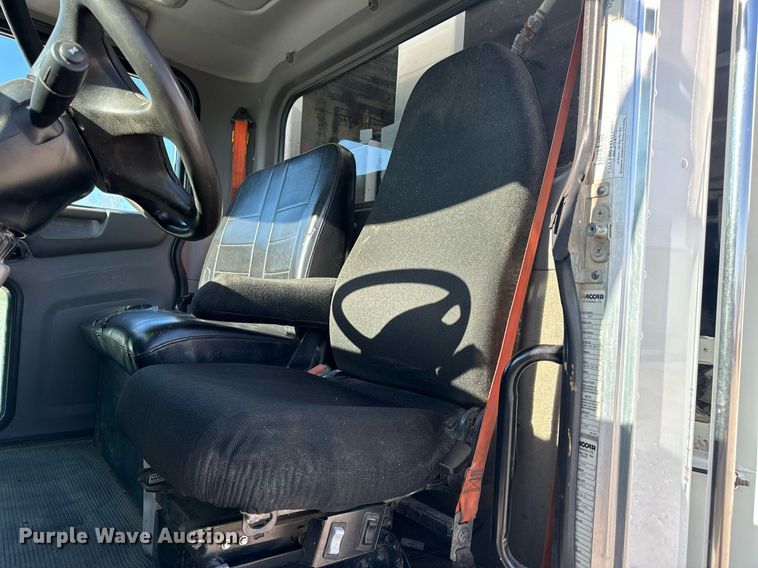 image for item DV1922 2017 Peterbilt 337 refuse truck