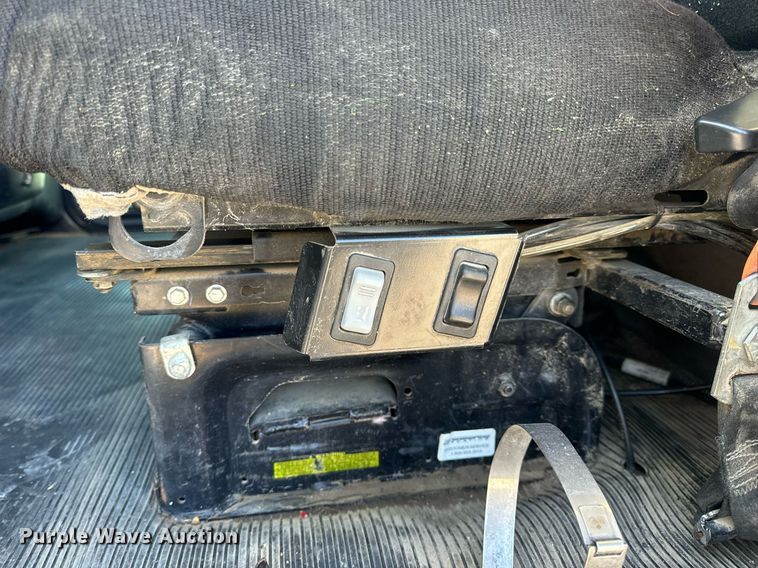 image for item DV1922 2017 Peterbilt 337 refuse truck