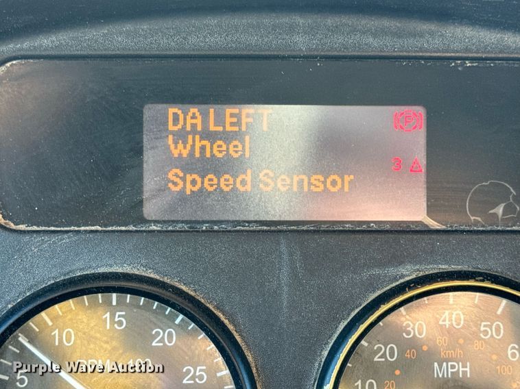 image for item DV1922 2017 Peterbilt 337 refuse truck