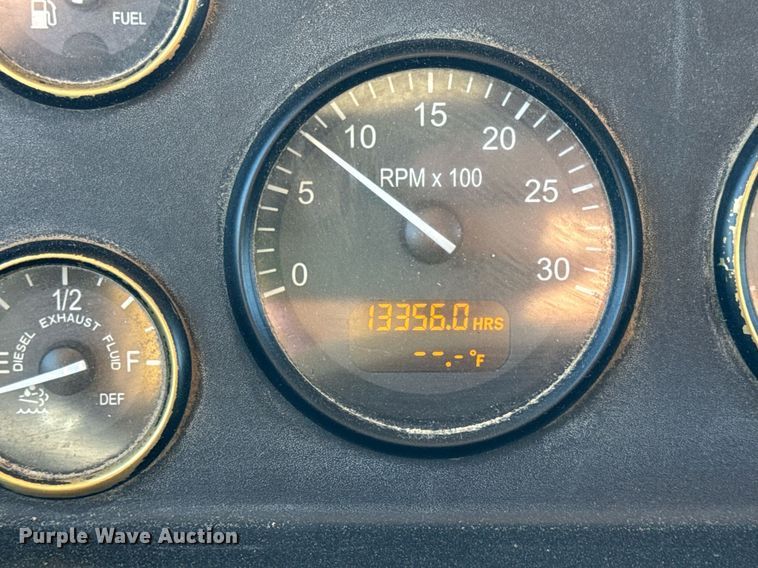 image for item DV1922 2017 Peterbilt 337 refuse truck