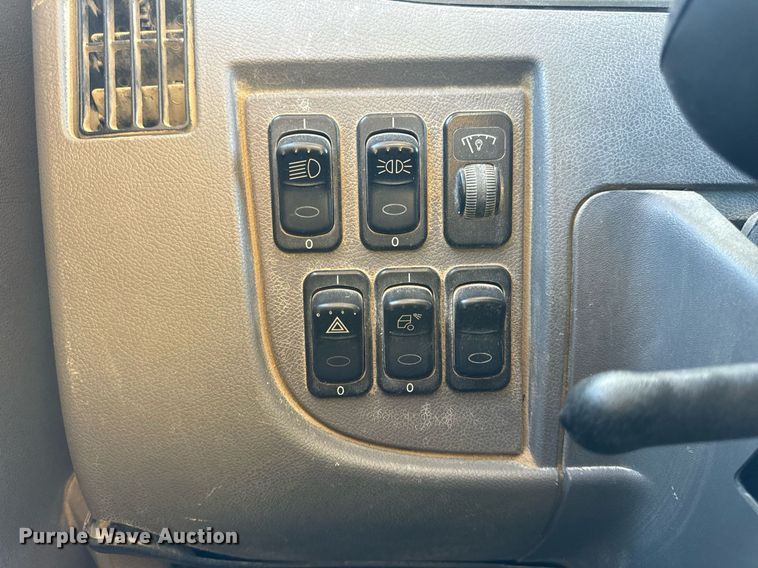 image for item DV1922 2017 Peterbilt 337 refuse truck