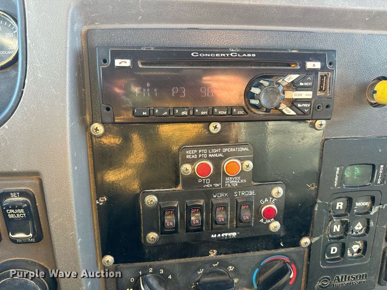 image for item DV1922 2017 Peterbilt 337 refuse truck