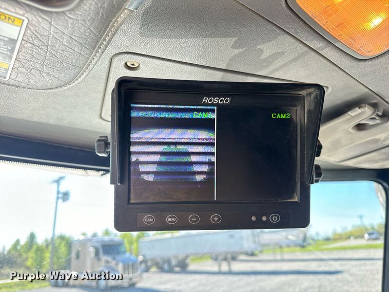 image for item DV1922 2017 Peterbilt 337 refuse truck