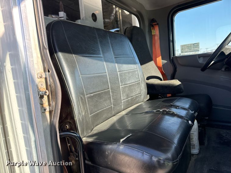 image for item DV1922 2017 Peterbilt 337 refuse truck