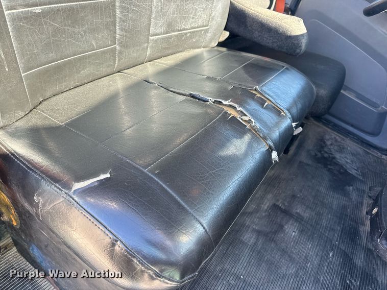 image for item DV1922 2017 Peterbilt 337 refuse truck