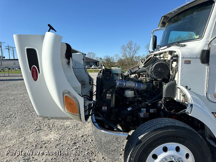 image for item DV1922 2017 Peterbilt 337 refuse truck