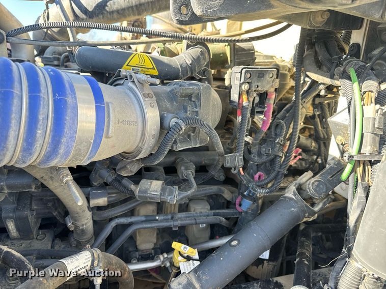 image for item DV1922 2017 Peterbilt 337 refuse truck