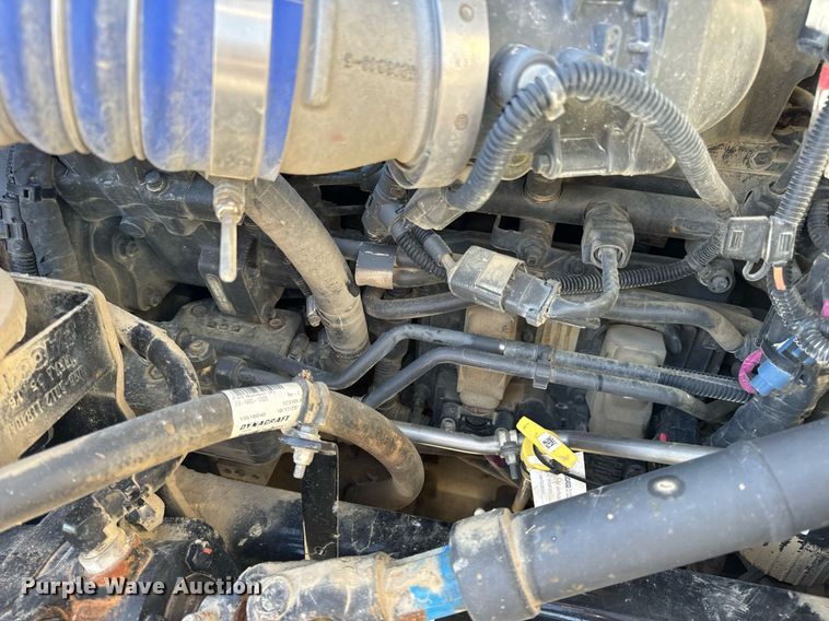 image for item DV1922 2017 Peterbilt 337 refuse truck