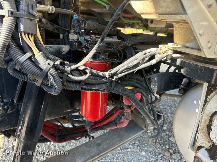 image for item DV1922 2017 Peterbilt 337 refuse truck