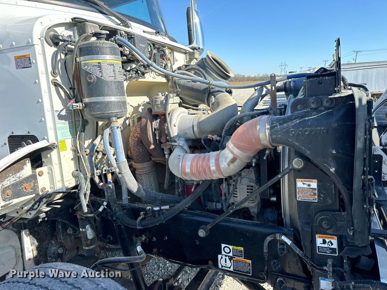 image for item DV1922 2017 Peterbilt 337 refuse truck