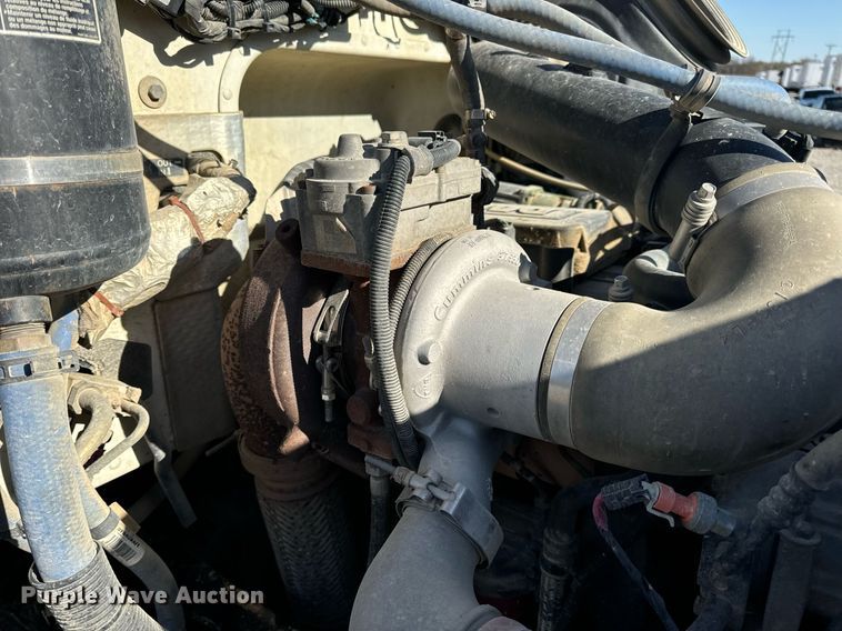 image for item DV1922 2017 Peterbilt 337 refuse truck