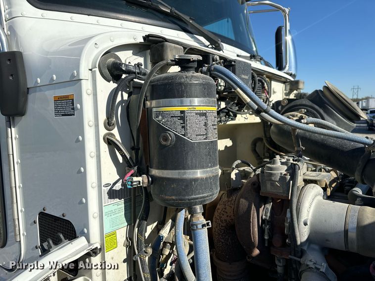 image for item DV1922 2017 Peterbilt 337 refuse truck