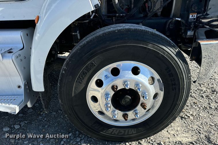 image for item DV1922 2017 Peterbilt 337 refuse truck