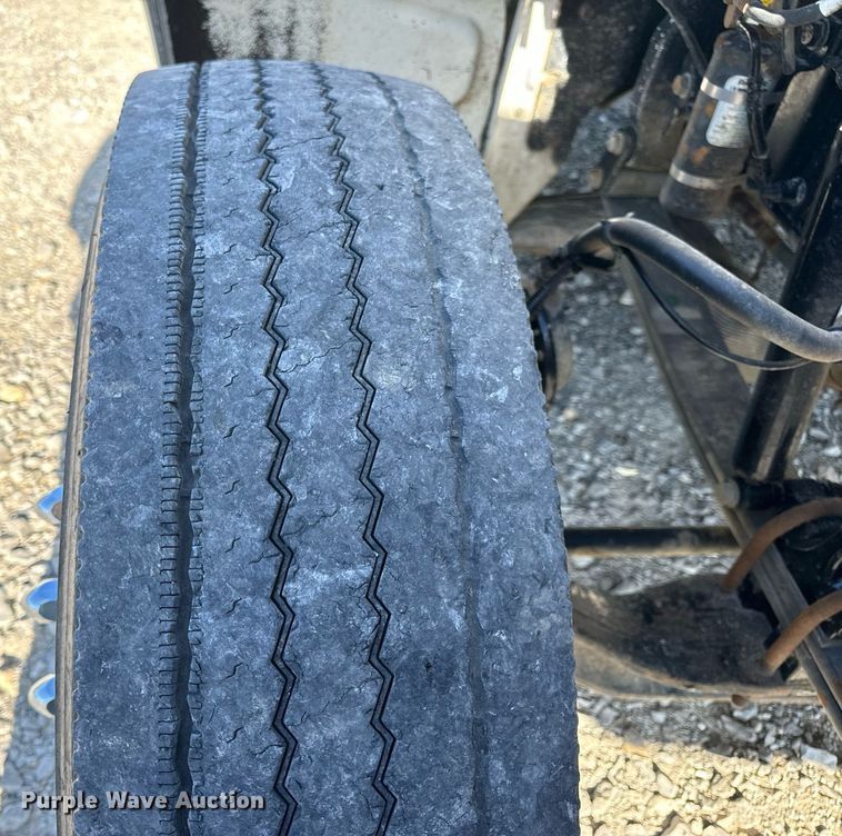 image for item DV1922 2017 Peterbilt 337 refuse truck