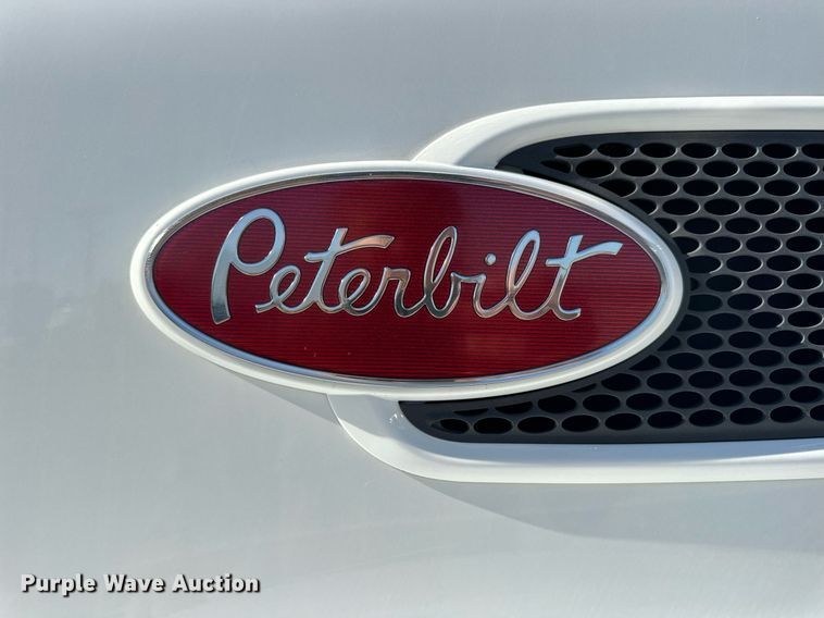 image for item DV1922 2017 Peterbilt 337 refuse truck