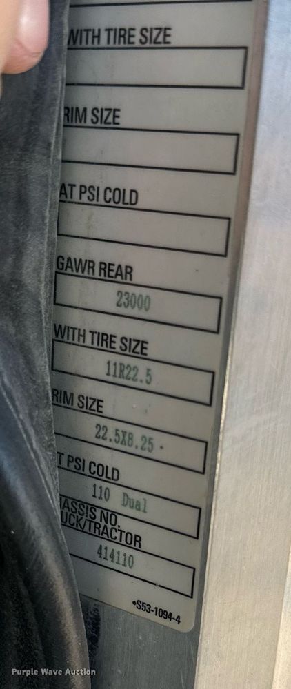 image for item DV1922 2017 Peterbilt 337 refuse truck