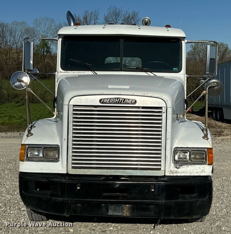 image for item DV1923 1995 Freightliner FLD112 semi truck