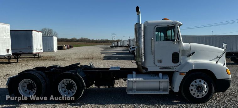 image for item DV1923 1995 Freightliner FLD112 semi truck