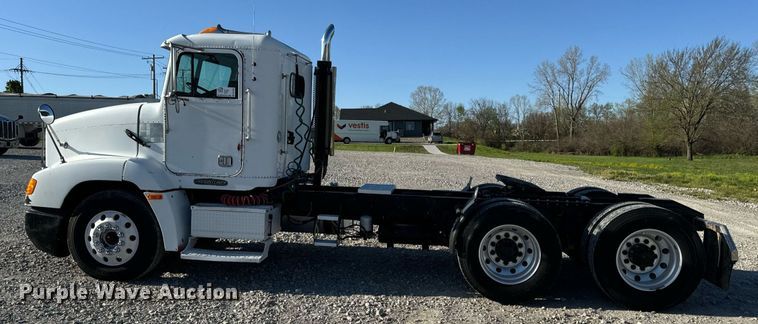 image for item DV1923 1995 Freightliner FLD112 semi truck