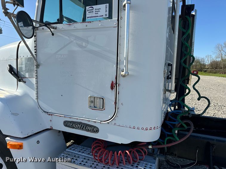 image for item DV1923 1995 Freightliner FLD112 semi truck