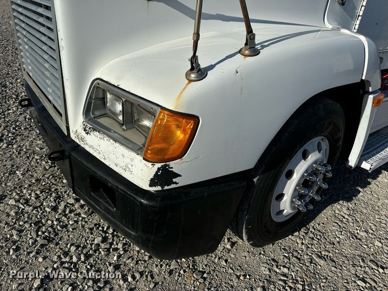 image for item DV1923 1995 Freightliner FLD112 semi truck