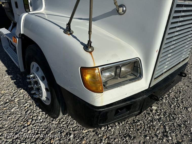 image for item DV1923 1995 Freightliner FLD112 semi truck