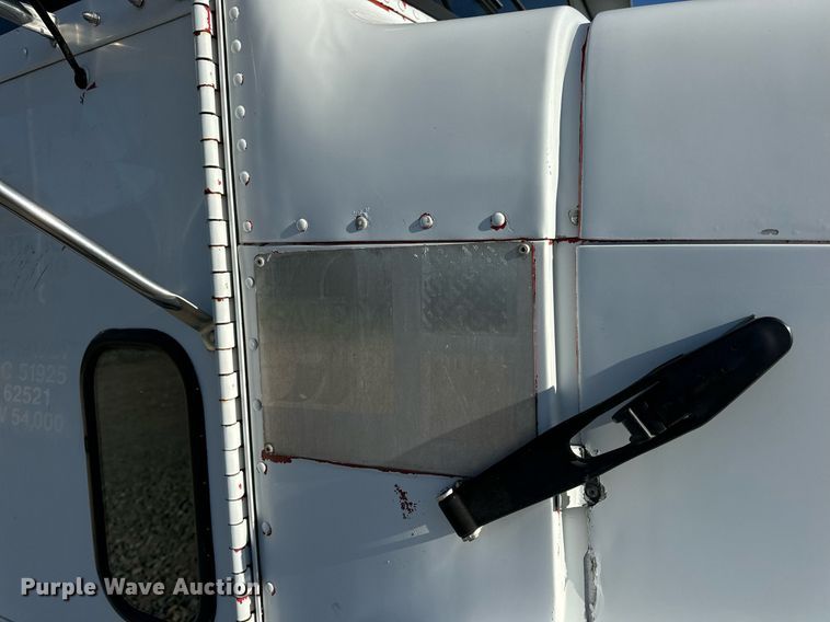 image for item DV1923 1995 Freightliner FLD112 semi truck