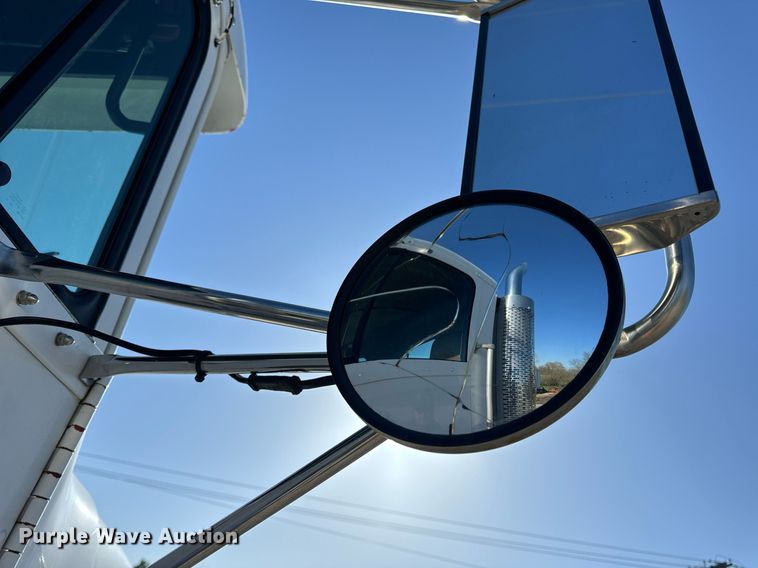 image for item DV1923 1995 Freightliner FLD112 semi truck