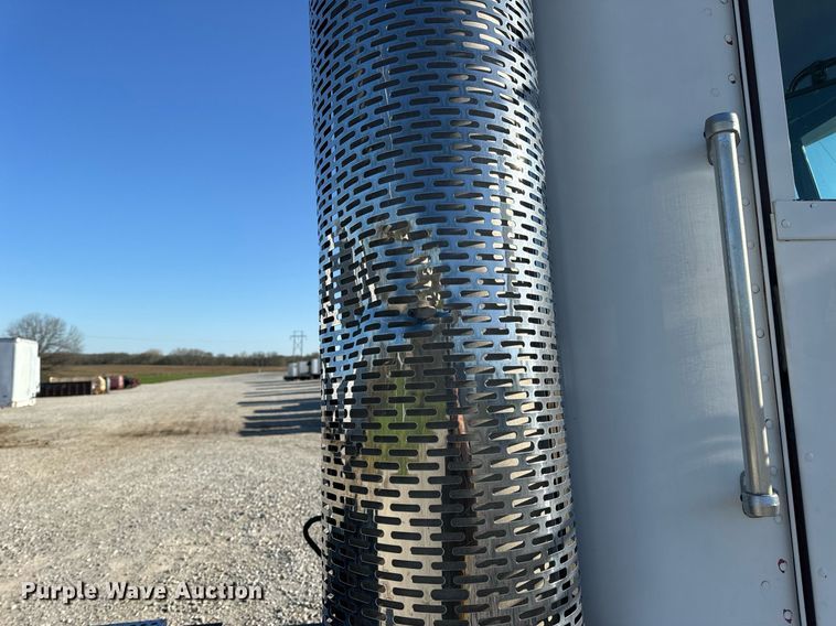 image for item DV1923 1995 Freightliner FLD112 semi truck