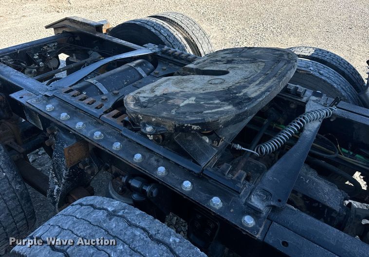 image for item DV1923 1995 Freightliner FLD112 semi truck