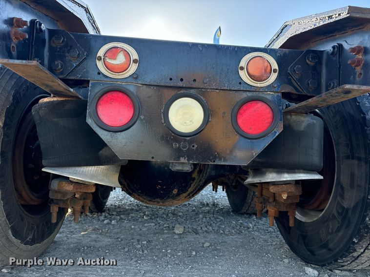 image for item DV1923 1995 Freightliner FLD112 semi truck