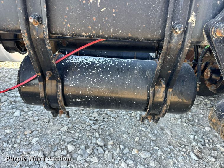 image for item DV1923 1995 Freightliner FLD112 semi truck