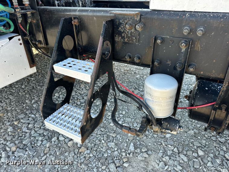 image for item DV1923 1995 Freightliner FLD112 semi truck