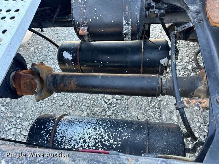 image for item DV1923 1995 Freightliner FLD112 semi truck