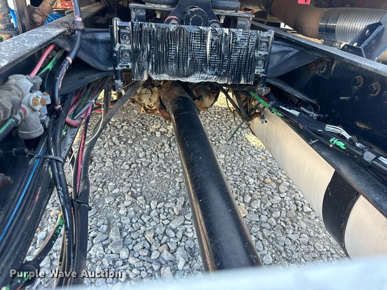 image for item DV1923 1995 Freightliner FLD112 semi truck