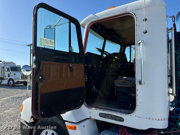 image for item DV1923 1995 Freightliner FLD112 semi truck