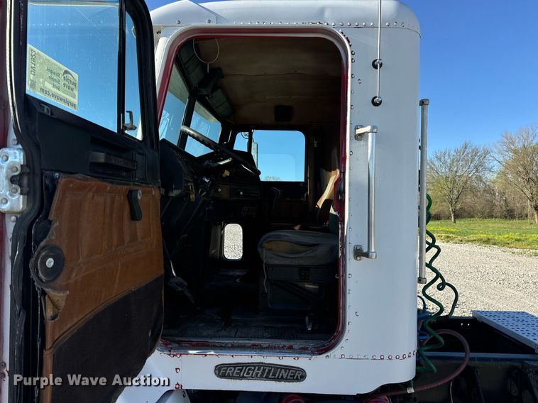 image for item DV1923 1995 Freightliner FLD112 semi truck