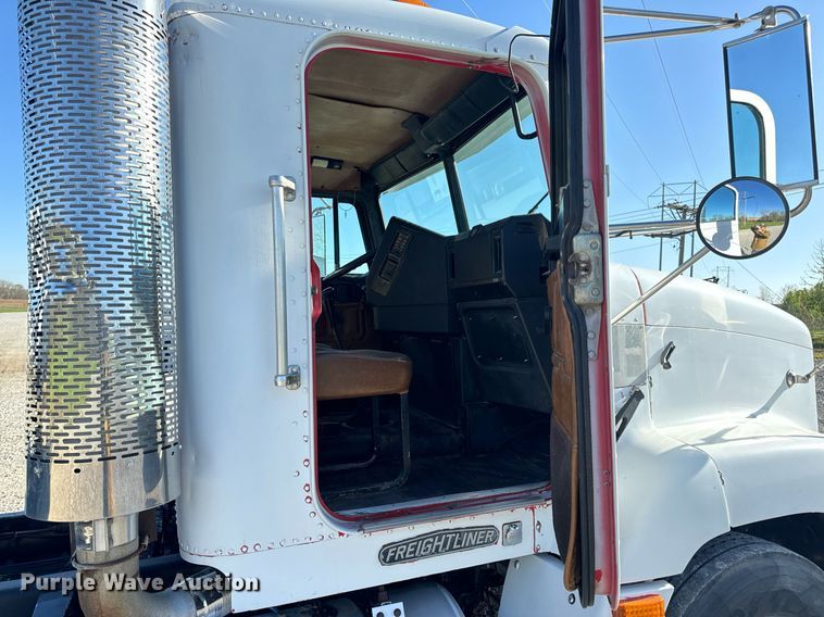 image for item DV1923 1995 Freightliner FLD112 semi truck