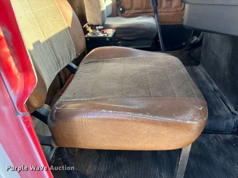 image for item DV1923 1995 Freightliner FLD112 semi truck