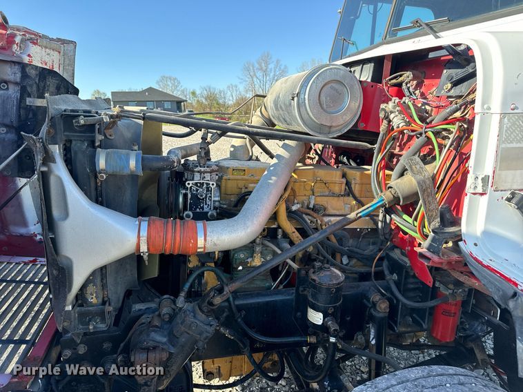 image for item DV1923 1995 Freightliner FLD112 semi truck