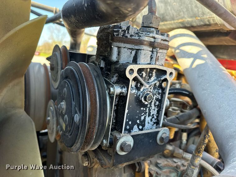 image for item DV1923 1995 Freightliner FLD112 semi truck