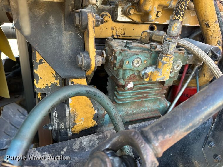 image for item DV1923 1995 Freightliner FLD112 semi truck