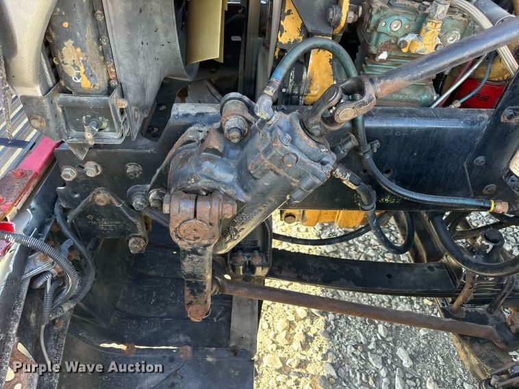 image for item DV1923 1995 Freightliner FLD112 semi truck