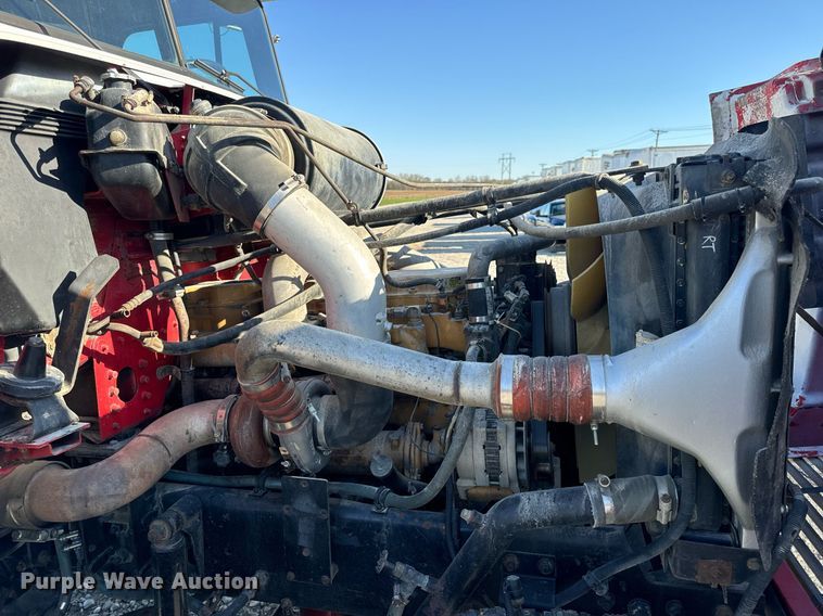 image for item DV1923 1995 Freightliner FLD112 semi truck