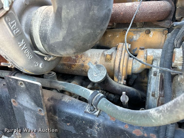 image for item DV1923 1995 Freightliner FLD112 semi truck