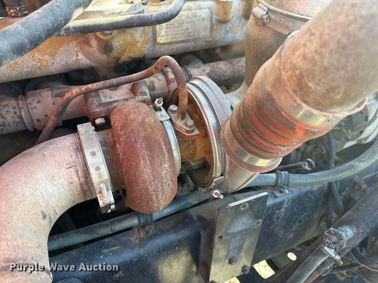 image for item DV1923 1995 Freightliner FLD112 semi truck